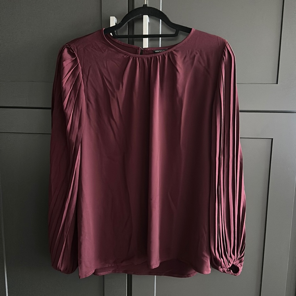 NWT Ann Taylor Mixed Media Pleated Sleeve Top